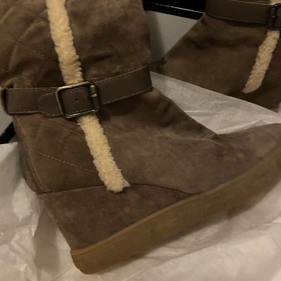 Women’s weatherproof suede fur boots with side zipper - Picture 2 of 3